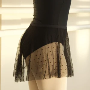 Falda Baltogs con lunares suizos